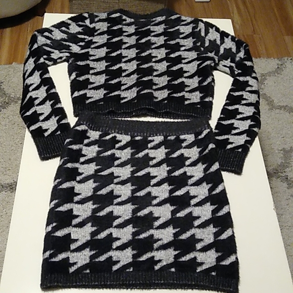 Comfy and warm skirt and cardigan set - Picture 2 of 14